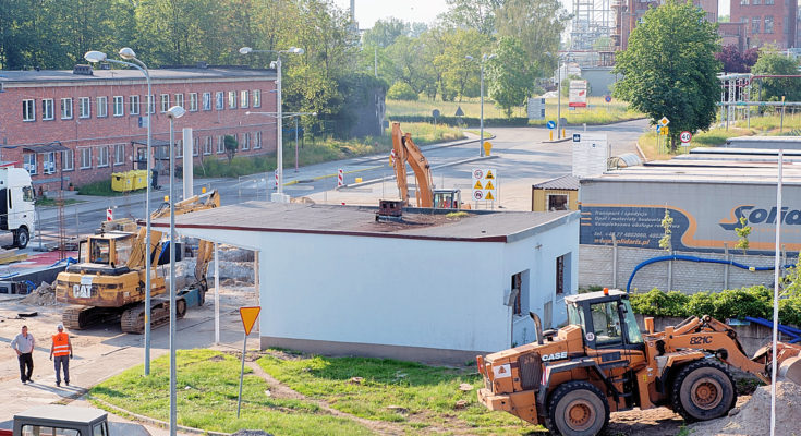 » W Grupie Azoty ZAK S.A. trwają także prace przy budowie nowej bramy głównej. Słynne biuro przepustek zostało w minionym tygodniu rozebrane.